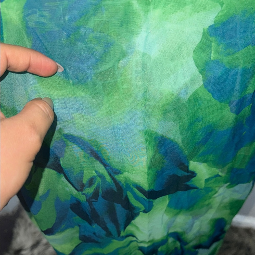Elegant Long Sleeve Floral Dress in Green and Blue - Picture 9 of 9